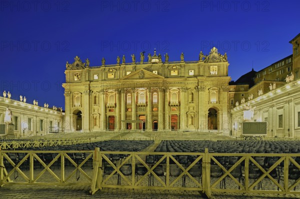 Cathedral, St Peter, St Peter's Basilica, Vatican palaces, St Peter's Square, Vatican at dusk, Rome, Lazio, Italy, Europe