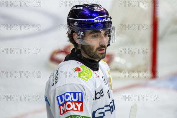 DEL, German Ice Hockey League season 2024/25, 52nd matchday: Adler Mannheim vs Eisbären Berlin***Picture: Liam Krik (94, Berlin)