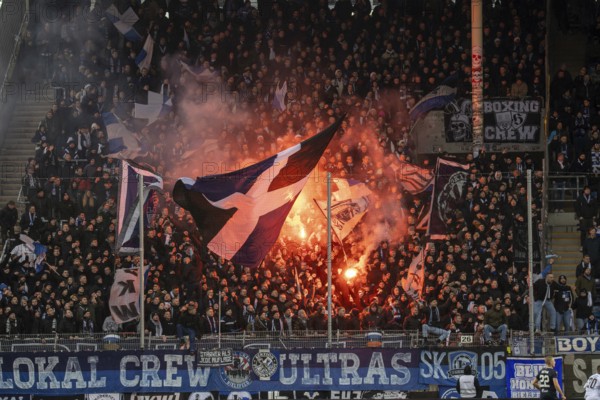 Football 3rd division, season 2024/25, matchday 19: Waldhof Mannheim vs Arminia Bielefeld. Picture: Pyrotechnics in the Arminia Bielefeld fan curve