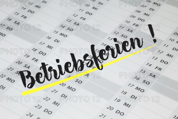 The word BETRIEBSFERIEN is written in large letters on a calendar (symbolic image)
