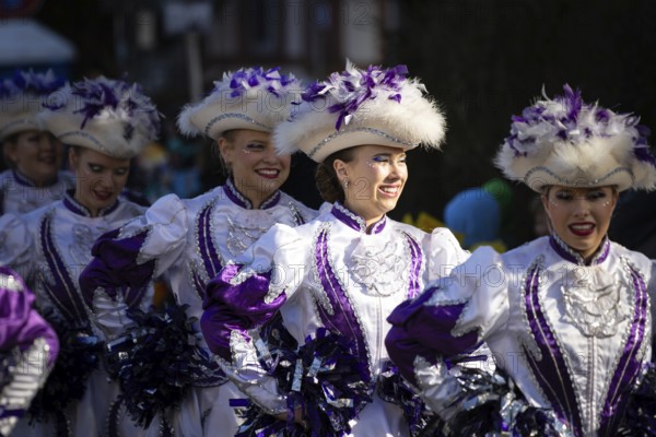 Numerous groups of participants parade through the district of Heddernheim, Heddernheim, Frankfurt am Main, Hesse, Germany at the traditional Frankfurt carnival parade Klaa Paris