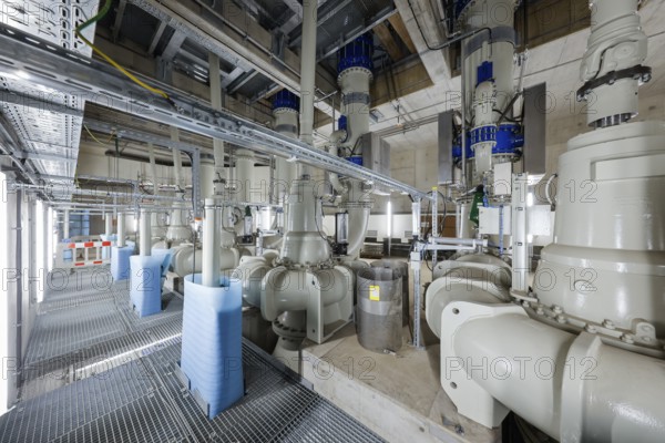 28.10.2020, Oberhausen, Ruhr area, North Rhine-Westphalia, Germany - Emscher conversion, new Emscher AKE sewer, here the new Oberhausen pumping station, the engine room with the pumps that will pump 16.000 litres of wastewater per minute, the ecological conversion of the Emscher system consists of the construction of a central wastewater treatment system in the Ruhr area, the construction of sewers and the renaturation of the Emscher and its tributaries 00X201028D028CARO (MODEL RELEASE: NO, PROPERTY RELEASE: NO (c) caro images / Rupert Oberhaeuser, http://www.caro-images.com, info@caro-images.com - If the photo is used for purposes other than journalism, please contact the agency - any use of the photo is subject to a fee !)
