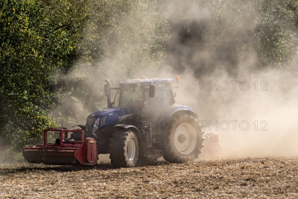 Tractor with plough digging up dried-out soil, large cloud of dust, dust, dry, field, soil, ploughing, digging up, Schwickartshausen, Nidda, Wetterau, Hesse, Germany, Europe