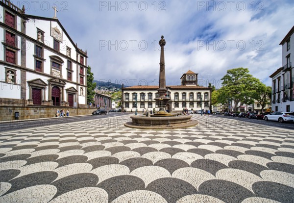 Town Hall and fountain at Praca do Municipio, Church of São João Evangelista, Igreja do Colégio, College Church, Jesuit Church, Funchal, Madeira, Portugal, Europe