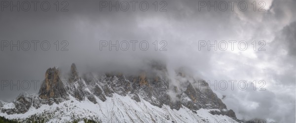 View of part of the Odle group from the Gampen meadow, Dolomites, snow, Puez-Odle nature park Park, St. Magdalena, Funes, Funes, Funes Valley, South Tyrol, Italy, Europe