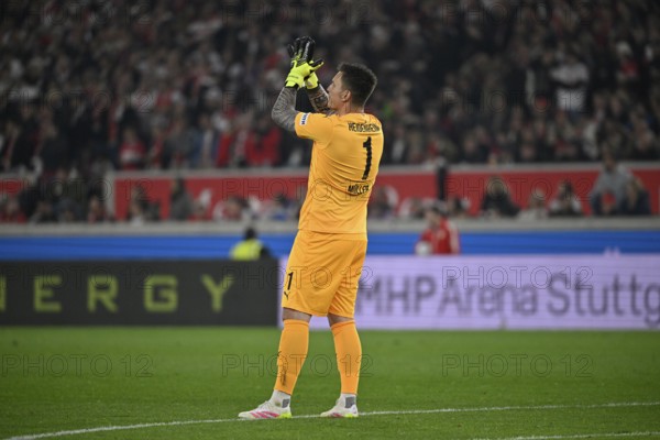 Goalkeeper Kevin Mueller 1. FC Heidenheim 1846 FCH (01) applauds encouragingly Gesture Gesture MHPArena, MHP Arena Stuttgart, Baden-Württemberg, Germany, Europe
