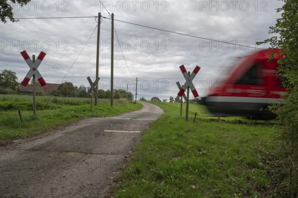 Passing Gräfenberg railway, single-track branch line, at the unrestricted level crossing, Igensdorf, Upper Franconia, Bavaria, Germany, Europe