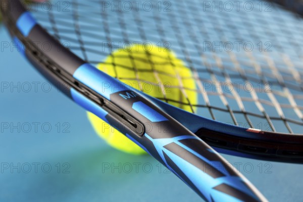 Tennis symbol: close-up of a tennis racket with tennis ball