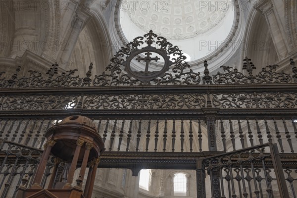 Grille in front of the choir stalls in the Cathedral of the Holy Cross over the Sea, Catedral de Santa Cruz sobre las Aguas, Cádiz, Spain, Europe