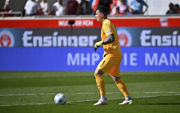 Goalkeeper Kevin Müller 1. FC Heidenheim 1846 FCH (01) Action on the ball Voith-Arena, Heidenheim, Baden-Württemberg, Germany, Europe