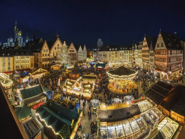 The Frankfurt Christmas Market was officially opened on 21.11.2022 with the switching on of the lights of Christmas tree Manni., Römerberg, Frankfurt am Main, Hesse, Germany, Europe