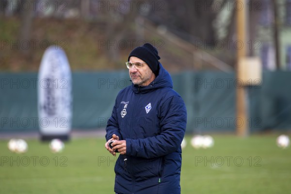 Bernhard Trares at SV Waldhof Mannheim training session