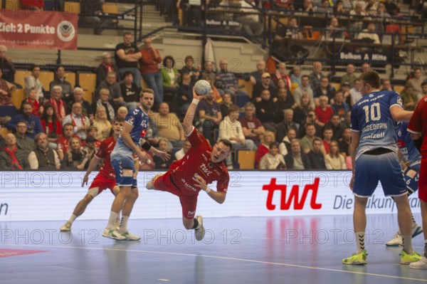 30.10.2024, 2nd HBL (German Handball League), Matchday 10: Eulen Ludwigshafen against VfL Lübeck-Schwartau. Picture: Marc-Robin Eisel (9, Ludwigshafen) pulls away
