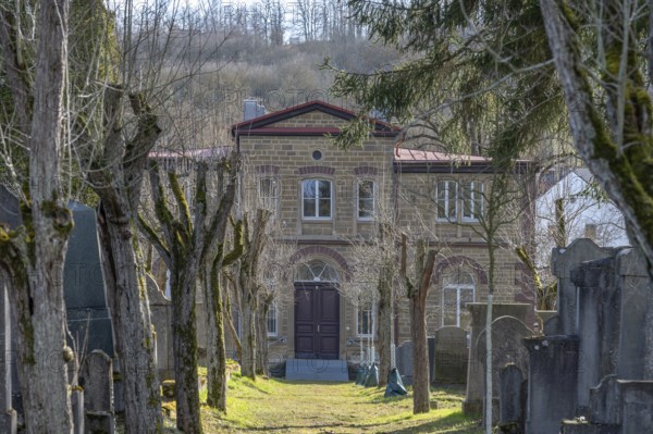 View of the cemetery house seen from the Israeli cemetery, inaugurated in 1882, Werner-von Siemens Str. 2, Würzburg, Lower Franconia, Bavaria, Germany, Europe