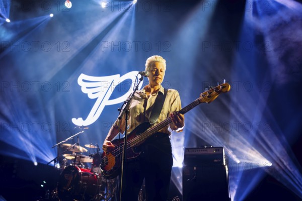 Emma Richardson, bassist of the Pixies live on The Night The Zombies Came - 2025 European Tour at the Tempodrom in Berlin on 01.05.2025