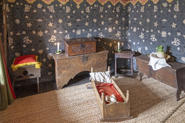 Interior photograph, children's room, cot, birthplace of William Shakespeare, Stratford-upon-Avon, Warwickshire, England, Great Britain