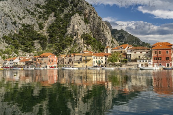 The old town centre of Omis on the river Cetina with the ruins of the Mirabella or Peovica fortress, Croatia, Europe