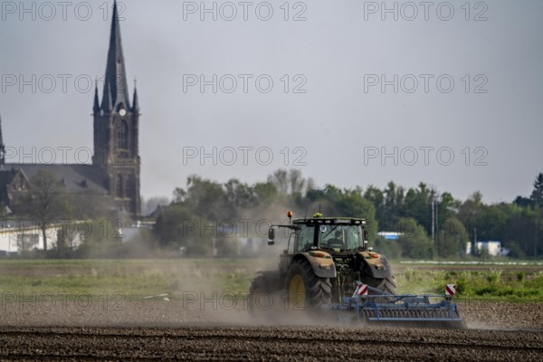 A tractor works a field, due to long dryness in spring, no rain for more than 4 weeks, the fields are dusty, near Kerken, Lower Rhine, North Rhine-Westphalia, Germany, Europe