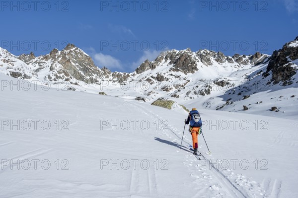 Ski tourers on the Bündner Haute Route, Albula Alps in winter, Rhaetian Alps, Graubünden, Eastern Switzerland, Switzerland, Europe