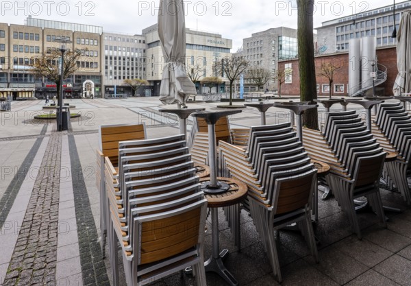 Deserted city centre with closed restaurants and shops due to corona pandemic contact ban, Kennedyplatz, Essen, Ruhr area, North Rhine-Westphalia, Germany, Europe
