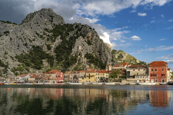 The old town centre of Omis on the river Cetina with the ruins of the Mirabella or Peovica fortress, Croatia, Europe