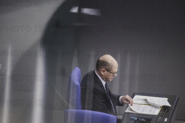 Olaf Scholz (SPD), Bundeskanzler, aufgenommen im Rahmen einer Sitzung des Deutschen Bundestages in Berlin, 13.12.2023