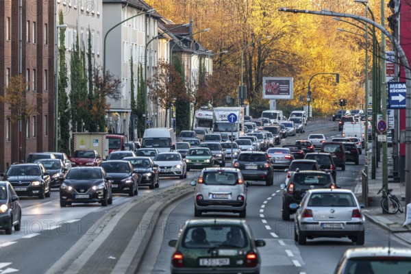 Gladbecker Straße in Essen, B224, inner-city street in Essen heavily polluted by air pollution, part of a possible diesel driving ban zone in Essen, Essen, North Rhine-Westphalia, Germany, Europe