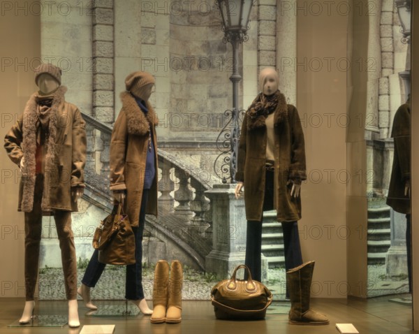 Shop windows, fashion, trends, autumn fashion, winter fashion, shopping, retail, lingerie, clothing, textile industry
