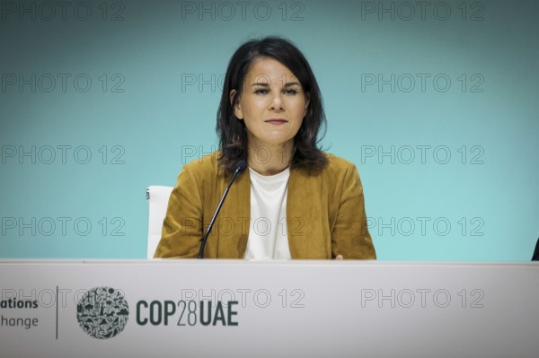 Annalena Baerbock (Buendnis 90 Die Gruenen), Bundesaussenministerin, aufgenommen im Rahmen einer Pressekonferenz auf bei der COP 28 in Dubai, 10.12.2023