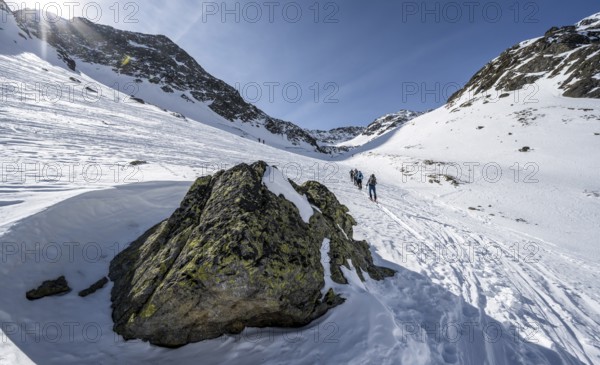 Ski tourers climbing the Sulzkogel, Kühtai, Stubai Alps, Tyrol, Austria, Europe
