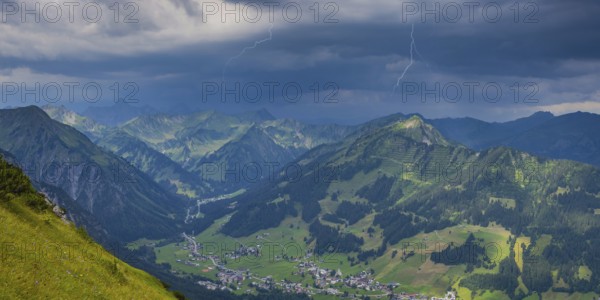 Thunderstorm, Walmendinger Horn, 1990m, Allgäu Alps, Kleinwalsertal, Vorarlberg, Austria, Europe
