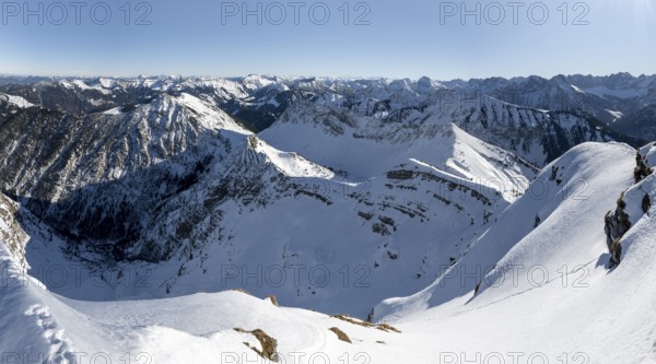 View of snow-covered mountain peaks, mountain panorama, summit of Schafreuter in winter, Karwendel, Tyrol, Austria, Europe