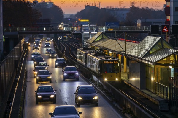 Motorway A40, Ruhrschnellweg, in Essen, route through the city centre, is affected by a possible diesel driving ban, Skyline, Essen, North Rhine-Westphalia, Germany, Europe