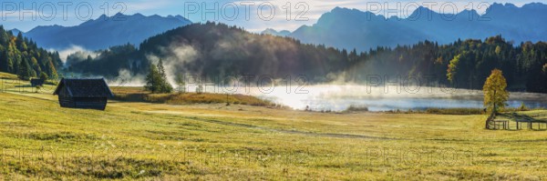 Geroldsee, behind it the Karwendel Mountains, Werdenfelser Land, Upper Bavaria, Bavaria, Germany, Europe