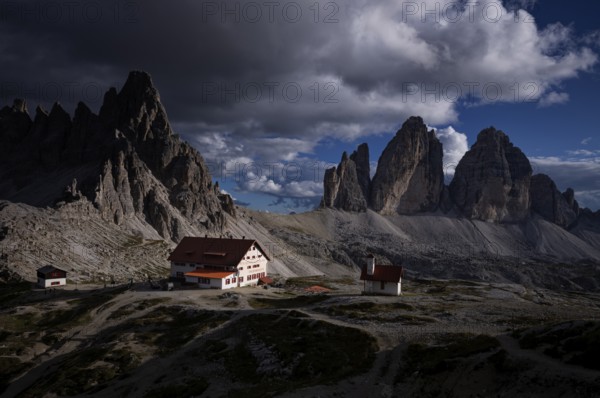 Stormy atmosphere, view of the Three Peaks Hut, chapel, Paternkofel, Three Peaks, South Tyrol, Trentino, Sesto Dolomites, Italy, Europe