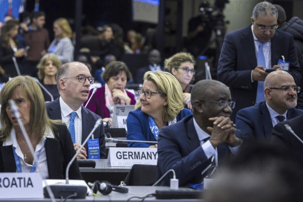 Svenja Schulze (SPD), Bundesministerin fuer wirtschaftliche Zusammenarbeit und Entwicklung und Niels Annen, Staatssekretaeer, auf dem Globalen Fluechtlingsforum in Genf, 13.12.2023