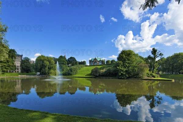 As a world-famous work of art, it is an important tourist destination for all visitors to the city. Zwinger pond