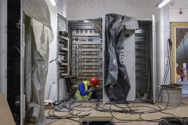 28.10.2020, Oberhausen, Ruhr area, North Rhine-Westphalia, Germany - Switchgear, electrical installation in industrial construction, new pumping station Oberhausen, Emscher conversion, new sewer Emscher AKE. 00X201028D031CARO (MODEL RELEASE: NO, PROPERTY RELEASE: NO (c) caro images / Rupert Oberhaeuser, http://www.caro-images.com, info@caro-images.com - If the photo is used for purposes other than journalism, please contact the agency - Any use of the photo is subject to a fee !)