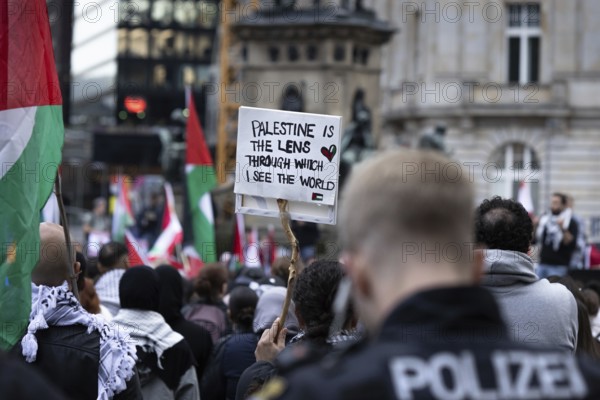 Around 1, 400 people take part in a pro-Palestine demonstration at Rossmarkt in Frankfurt am Main on 7 October 2024. The rally is accompanied by a massive police presence. Exactly one year ago, on 7 October 2023, the terrorist militia Hamas killed more than 1, 100 people in an attack on Israel. Since Israel's subsequent intervention in the Gaza Strip, there have been repeated pro-Palestinian demonstrations throughout Germany, Rossmarkt, Frankfurt am Main, Hesse, Germany, Europe