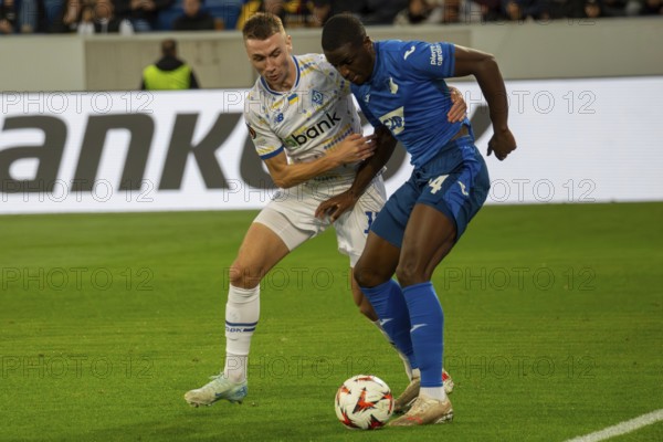 Football UEFA Europa League, 2024/25 season, matchday 2: TSG Hoffenheim v Dynamo Kiev. Picture: Intense duel between Stanley Nsoki (34, Hoffenheim) and Vladyslav Vanat (11, Kiev)