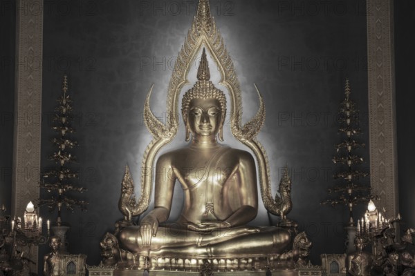 Phra Buddha Chinnarat, Buddha statue with Bhumispara-mudra, Buddha Gautama at the moment of enlightenment, Wat Benchamabophit, also: marble temple, Dusit district, Bangkok, Thailand, Asia