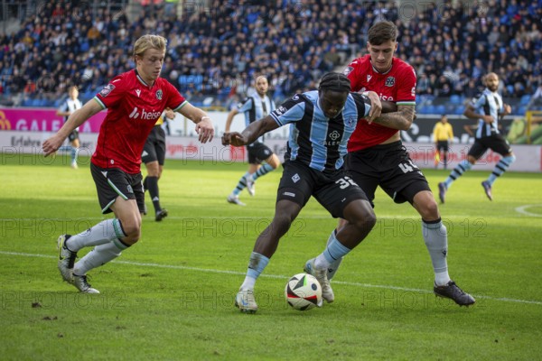 Football 3rd division, season 2024/25, matchday 15: Waldhof Mannheim vs Hannover 96 II. On the ball: Kennedy Onyedika Okpala (32, Mannheim)