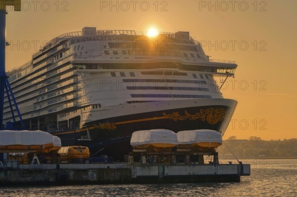 DISNEY ADVENTURE, The GLOBAL CLASS cruise ship leaves the hall of the Meyer Wismar shipyard after 7 years, harbour of Wismar, 19.04.2025