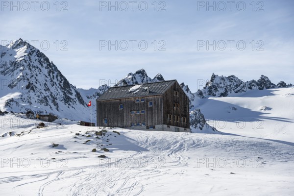 Kesch Hut, SAC Alpine Club hut in winter, Albula Alps, Graubünden, Switzerland, Europe