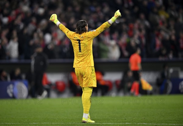 Goal celebration goalkeeper Yann Sommer Inter Milan (01) Champions League, Allianz Arena, Munich, Bavaria, Germany, Europe