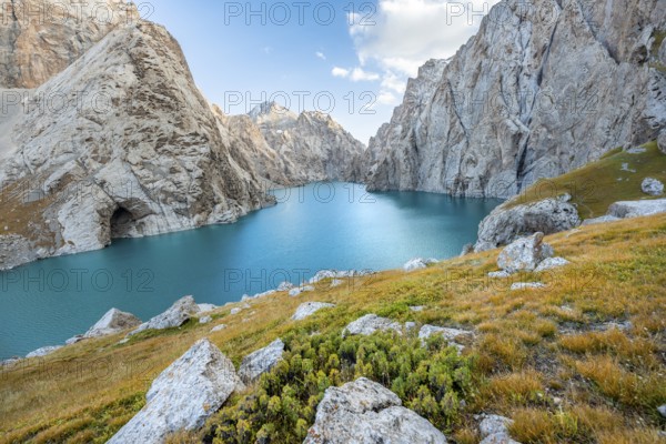 Turquoise mountain lake Kol Suu with rocky steep mountains, Kol Suu Lake, Sary Beles Mountains, Naryn Province, Kyrgyzstan, Asia