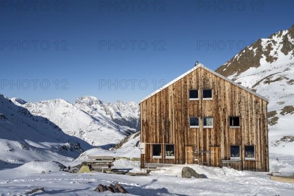 Keschhütte with snow, View at the Keschhütte in winter, Bündner Haute Route, Albula Alps, Rhaetian Alps, Grisons, Eastern Switzerland, Switzerland, Europe