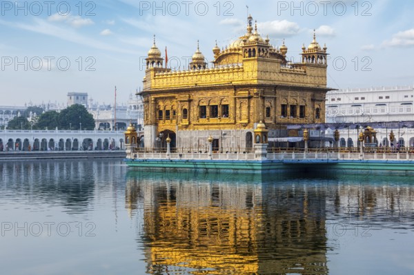 Sikh gurdwara Golden Temple (Harmandir Sahib) . Holy place of Sikihism. Amritsar, Punjab, India, Asia
