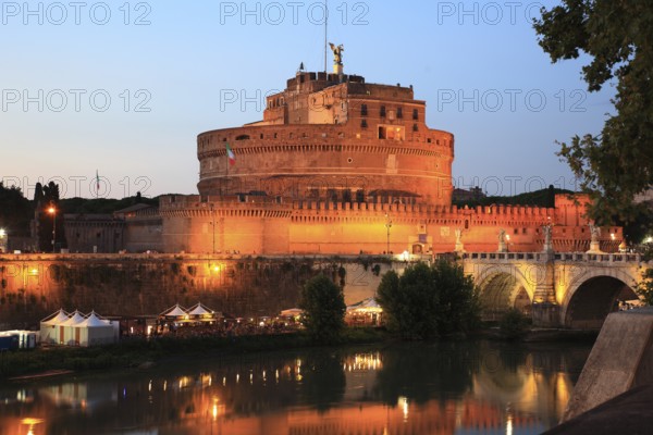 Castel Sant'Angelo, Mausoleo di Adriano, Mausoleum for the Roman Emperor Hadrian, Castel Sant'Angelo, and the Bridge of Angels, Ponte Sant'Angelo, Rome, Italy, Europe
