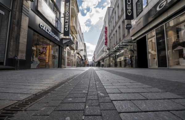 Effects of the coronavirus crisis, empty shopping street, around 1400 hours on Saturday, normally thousands of people go shopping here at this time, Hohe Straße in Cologne, Germany, Europe